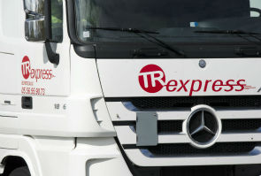 Calandre d'un tracteur avec logo TRexpress